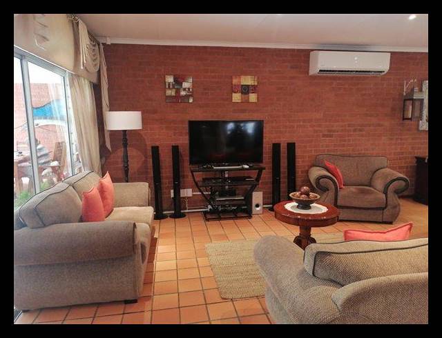 4 BEDROOM HOUSE FOR SALE IN MEER EN SEE